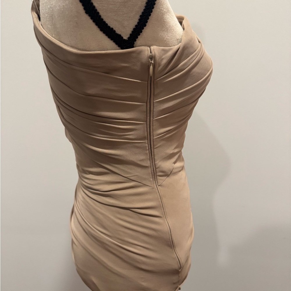 ASO SERENA VAN DER WOODSEN One-Shoulder Beige Dress - Picture 8 of 12